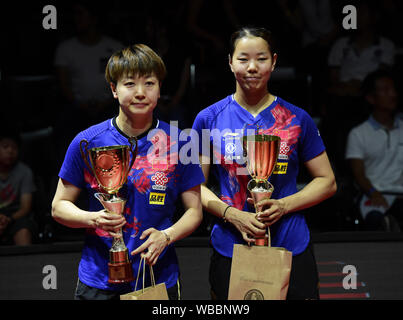 Olomouc, Repubblica Ceca. 24 Ago, 2019. Da sinistra della Cina di GU Yuting e MU Zi win donne doppio titolo ping pong's Czech aprire il 2019 ITTF World Tour, a Olomouc, Repubblica ceca, 25 agosto 2019. Credito: Ludek Perina/CTK foto/Alamy Live News Foto Stock