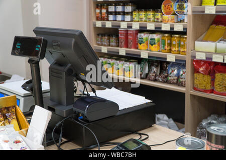 Registratore di cassa nel negozio di alimentari, close-up Foto Stock