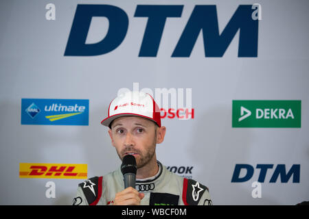 Klettwitz, Germania. 25 Ago, 2019. Motorsport: German Touring Car Masters, Lausitzring, seconda gara. Rene Rast da Audi Sport Team Rosberg parla nel corso di una conferenza stampa dopo la gara. Credito: Monika Skolimowska/dpa-Zentralbild/dpa/Alamy Live News Foto Stock