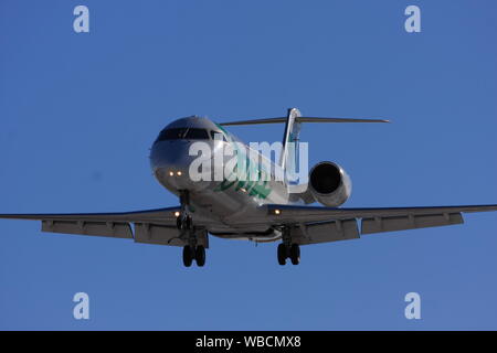 Bombardier CL-600 CRJ200 C-FDJA Air Canada Jazz in atterraggio a YOW Ottawa in Canada, febbraio 05, 2016 Foto Stock