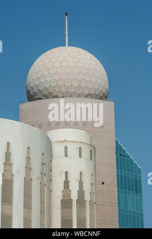 La cupola a forma di architettura dell'Etisalat edificio al Dubai Creek neighborhood, Emirati Arabi Uniti. Foto Stock