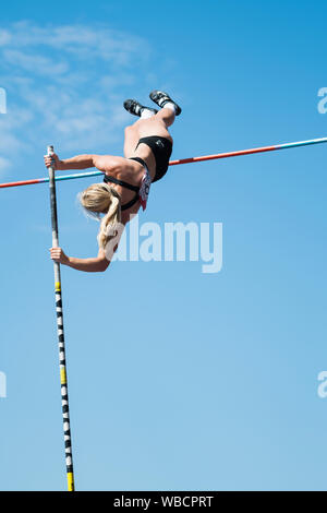 Birmingham, Regno Unito. 25 Ago, 2019. Sophie COOK BIRCHFIELD HARRIES in azione durante il womens Pole Vault al Muller British Athletics Championships Alexander Stadium, Birmingham, Inghilterra Foto Stock