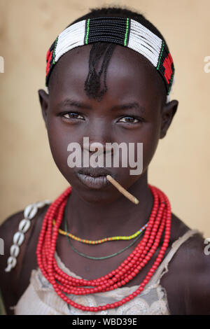 Tribal Hamer ragazza in Turmi, bassa valle dell'Omo, Etiopia Foto Stock