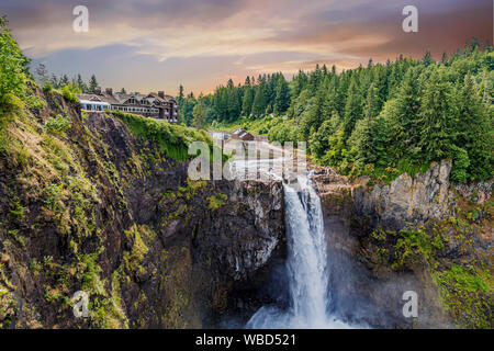 Vista di Snoqualmie Falls, nei pressi di Seattle nel nord-ovest del Pacifico Foto Stock