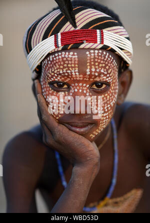 Arbore boy con colorati face painting in Sud Omo, Etiopia Foto Stock