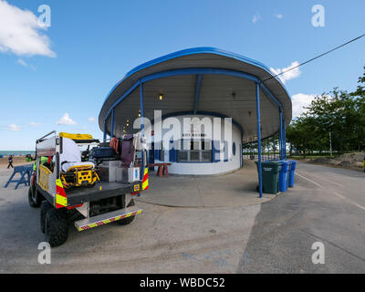 North Avenue Beach beach house e Chicago Fire Department ATV. Foto Stock