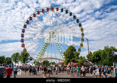 Falcon Heights, MN - Agosto 25, 2019: la grande ruota, un gigante che viaggiano ruota panoramica Ferris presso la Minnesota State Fair Foto Stock