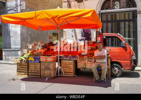 La frutta e la verdura in stallo Monreale vicino a Palermo, Sicilia, Italia. Foto Stock