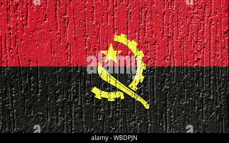 Bandiera dell'Angola close up dipinta su un muro rotto Foto Stock