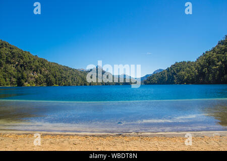 Lago Espejo Grande vicino a Villa La Angostura Neuquen in provincia, Argentina. Bel tramonto sul Lago Espejo Grande Foto Stock