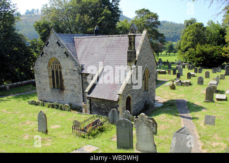 Vista della Chiesa Llantysilio nelle vicinanze del Llangollen Galles Foto Stock