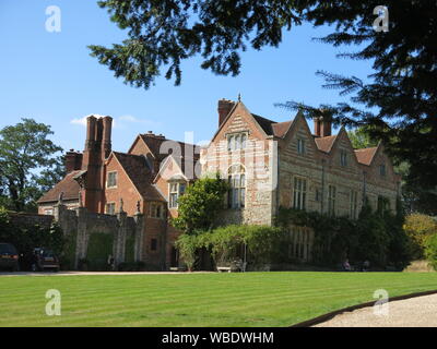 Foto di Grays corte e il Prato ovale, una proprietà del National Trust in Oxfordshire, una residenza del XVI secolo l'ex casa di famiglia Brunner. Foto Stock