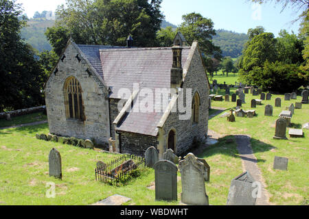 Vista della Chiesa Llantysilio nelle vicinanze del Llangollen Galles Foto Stock