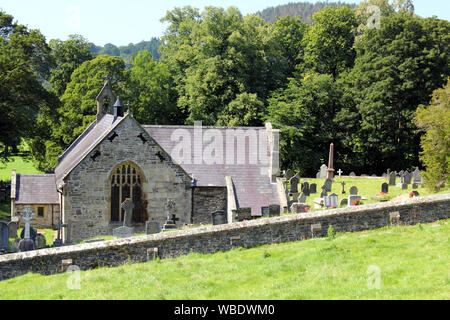 Vista della Chiesa Llantysilio nelle vicinanze del Llangollen Galles Foto Stock