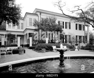 Fontana nella parte posteriore del Texas Governor Mansion, Austin, Texas Foto Stock