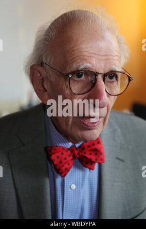 Il premio Nobel Eric Kandel assiste la premiere del film del suo film documentario "In cerca di memoria' a Colonia, Germania Foto Stock