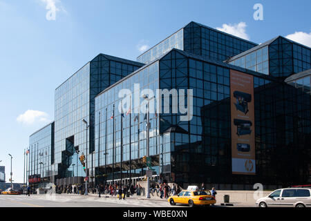 Il Jacob Javits Convention Center di I m. Pei lato ovest undicesima Avenue Manhattan New York City Foto Stock