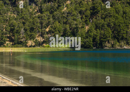 Lago Espejo Grande vicino a Villa La Angostura Neuquen in provincia, Argentina. Bel tramonto sul Lago Espejo Grande Foto Stock