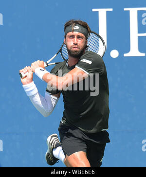 New York, Stati Uniti d'America. 26 Ago, 2019. Giorno 1 Nikoloz Basilashvili (GEO) nel primo round March Foto Anne Parker International Sports Fotos Ltd/Alamy Live News Credito: Roger Parker/Alamy Live News Foto Stock