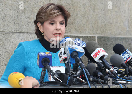 New York, Stati Uniti d'America. 26 Ago, 2019. Gloria Allred attesa conferenza stampa dopo aver udito nuova accusa che coinvolgono Annabella Sciorra e spostare il nuovo sentiero data a Gennaio 6, 2020 a New York. Credito: MediaPunch Inc/Alamy Live News Foto Stock