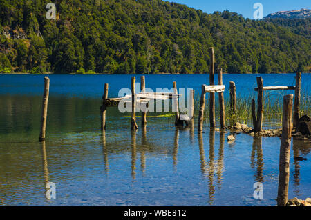 Lago Espejo Grande vicino a Villa La Angostura Neuquen in provincia, Argentina. Bel tramonto sul Lago Espejo Grande Foto Stock