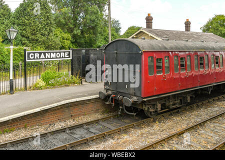 CRANMORE, Inghilterra - Luglio 2019: Carrello a piattaforma della stazione Cranmore sulla East Somerset Steam Railway. Foto Stock