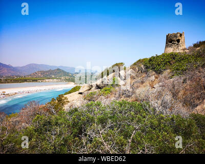 Una vista della Torre Spagnola di Porto Giunco, Villasimius, Sardegna, Italia. Foto Stock