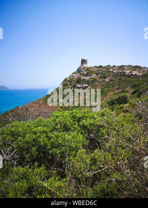 Una vista della Torre Spagnola di Porto Giunco, Villasimius, Sardegna, Italia. Foto Stock