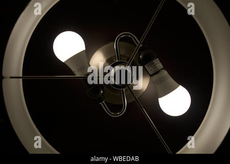 Vista della luce LED lampadine dal di sopra del round ombra leggera Foto Stock