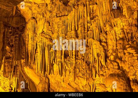 Stalattiti, grotta stalattitica Dim Magarasi, Kestel, Alanya, provincia di Antalya, Turchia Foto Stock