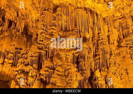 Stalattiti, grotta stalattitica Dim Magarasi, Kestel, Alanya, provincia di Antalya, Turchia Foto Stock