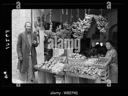 Frutta e verdura in negozio Mea Shearim, Yemenite Abstract/medio: G. Eric e Edith Matson Collezione fotografica Foto Stock