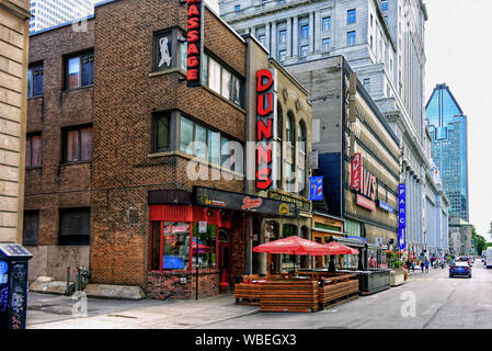 Montreal, Canada - 10 agosto 2019: Dunn famoso Montreal-style carne affumicata ristorante sul Metcalfe Street. Esso è chiamato dopo Myer Dunn che fondarono i Foto Stock