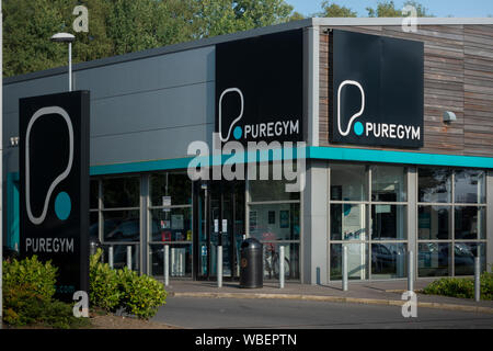Un ramo della PureGym club benessere si trova a Bury New Road a Manchester, UK. Foto Stock