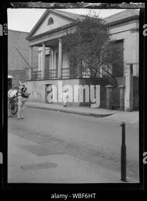 General Beauregard's house, 1113 Chartres Street, New Orleans Abstract/medio: Genthe Arnold, 1869-1942, fotografo. Foto Stock