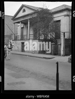 General Beauregard's house, 1113 Chartres Street, New Orleans Abstract/medio: Genthe Arnold, 1869-1942, fotografo. Foto Stock