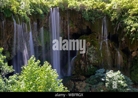 Yerkopru cascata sul fiume Ermenek è situato in un piccolo paese chiamato Mut di Mersin provincia nel Mediterraneo orientale della Turchia. Foto Stock