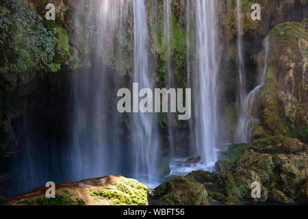 Yerkopru cascata sul fiume Ermenek è situato in un piccolo paese chiamato Mut di Mersin provincia nel Mediterraneo orientale della Turchia. Foto Stock