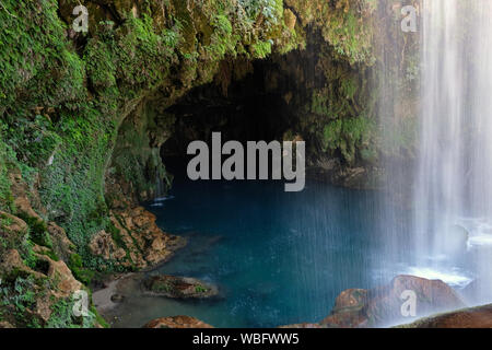 Yerkopru cascata sul fiume Ermenek è situato in un piccolo paese chiamato Mut di Mersin provincia nel Mediterraneo orientale della Turchia. Foto Stock