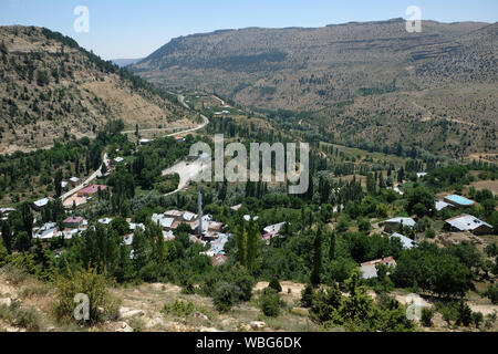 Villaggi situati in diverse parti della Turchia, presentano caratteristiche specifiche di architettura differente. come questo villaggio balkusan in ermenek Foto Stock