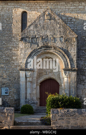 Vecchia chiesa in frazione de Saint Georges de montagne vicino a Saint Emilion, Gironde, Francia Foto Stock