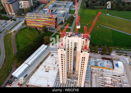 Antenna della nuova RIVM & CBG edificio sulla Uithof a Utrecht, nei Paesi Bassi, nel sole di sera Foto Stock