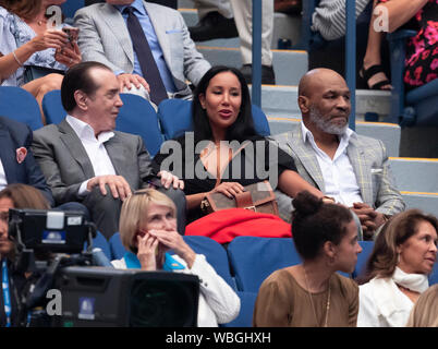 New York, NY - Agosto 26, 2019: Chazz Palminter, Kiki Lakiha Spicer, Mike Tyson frequentare la cerimonia di apertura degli US Open Tennis Championship a Billie Jean King National Tennis Center Foto Stock