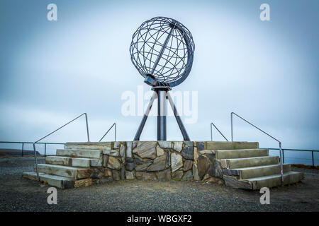 Globo mondo al Nordkapp su Magerøya, norvegese Foto Stock