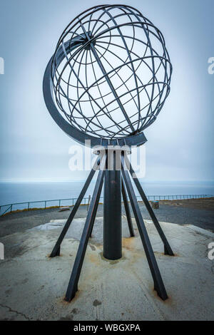 Globo mondo al Nordkapp su Magerøya, norvegese Foto Stock