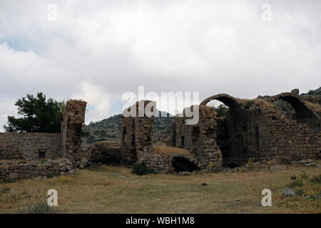 Le rovine di alcuni edifici bizantini può essere visto in Degle Orenyeri, una montagna vulcanica nel nord di Karaman. Foto Stock