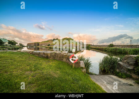 Varberg fortezza e fossato all'alba. Varberg, Halland, Svezia e Scandinavia. Foto Stock