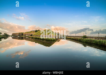 Varberg fortezza e fossato all'alba. Varberg, Halland, Svezia e Scandinavia. Foto Stock