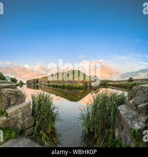 Varberg fortezza e fossato all'alba. Varberg, Halland, Svezia e Scandinavia. Foto Stock