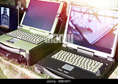 Laptop protetti per militari e per scopi industriali Foto Stock